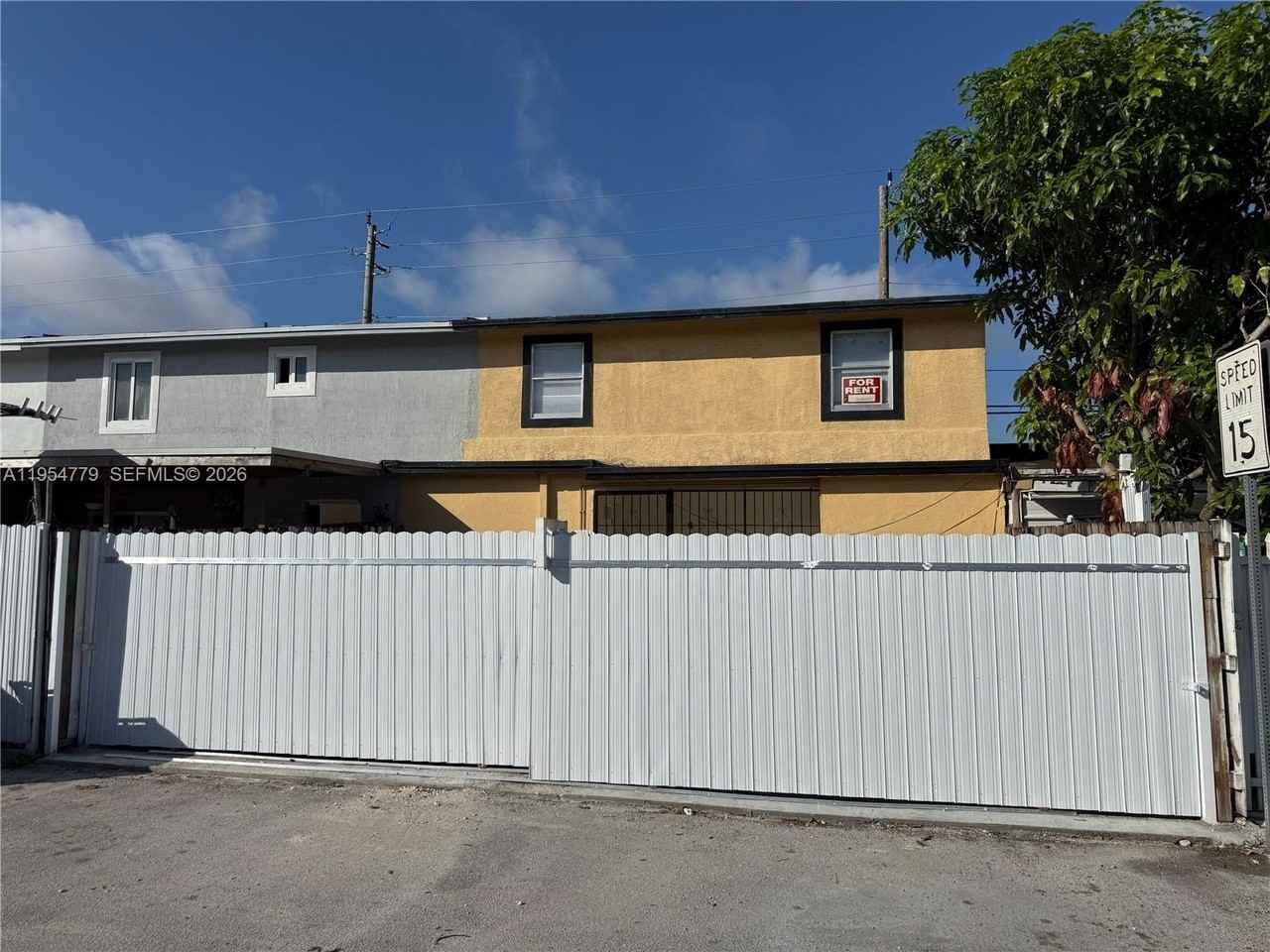 19313 Nw 47th Ave #1 - Photo 4 of 9