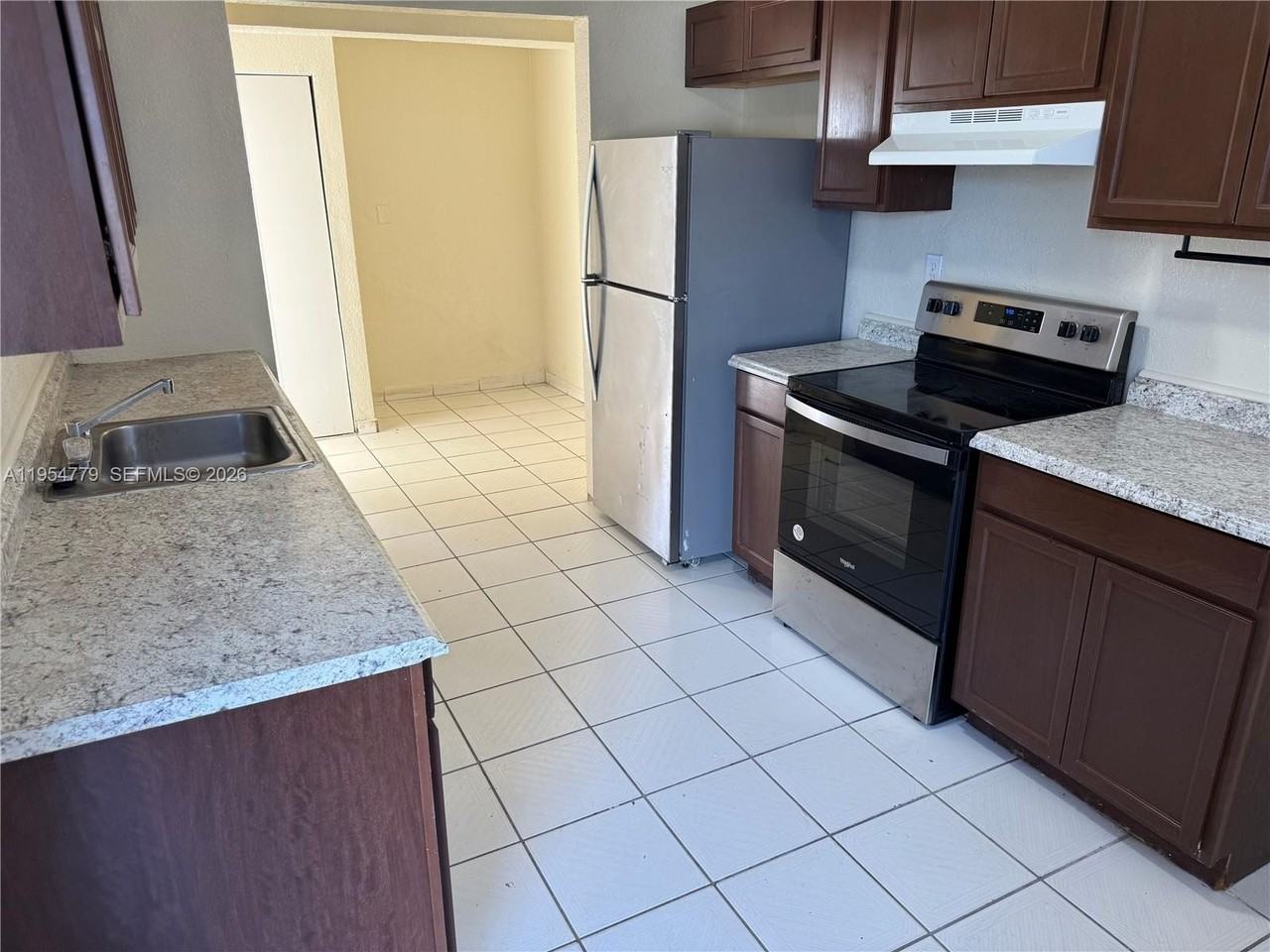 19313 Nw 47th Ave #1 - Photo 7 of 9