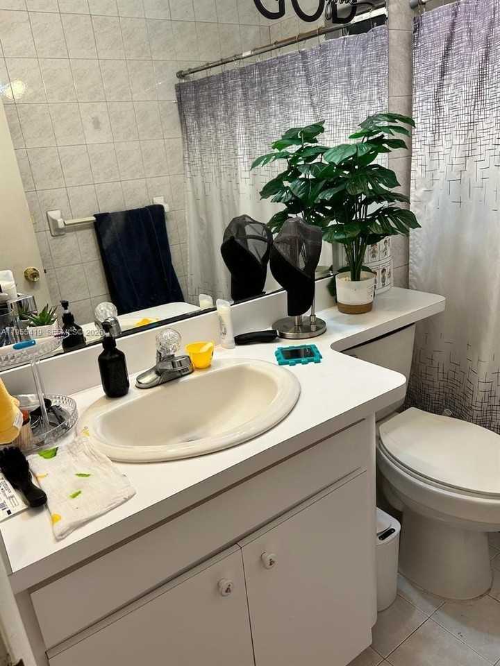 1560 W 46th St #122 - Photo 5 of 14
