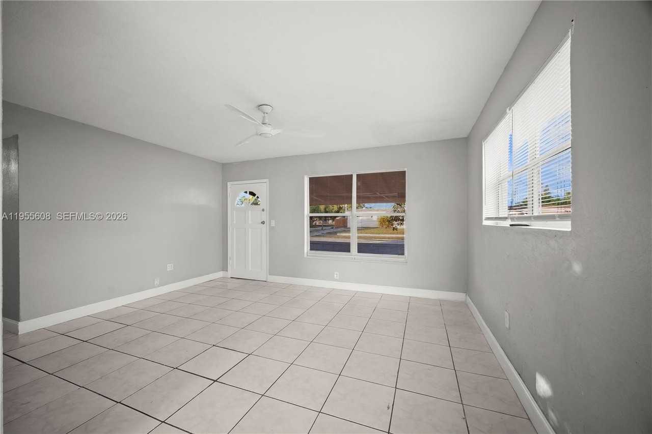 701 N 70th Ave #0 - Photo 5 of 19