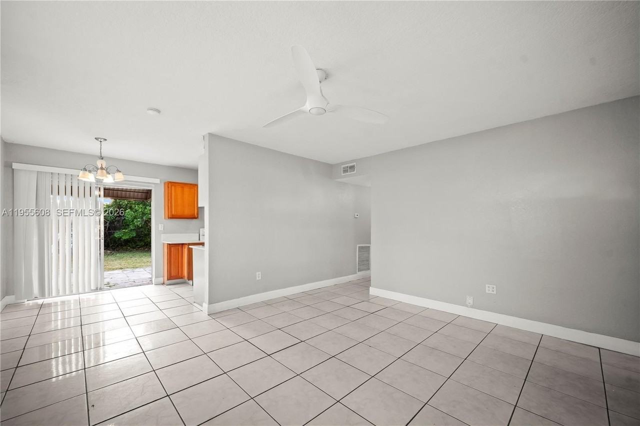 701 N 70th Ave #0 - Photo 6 of 19