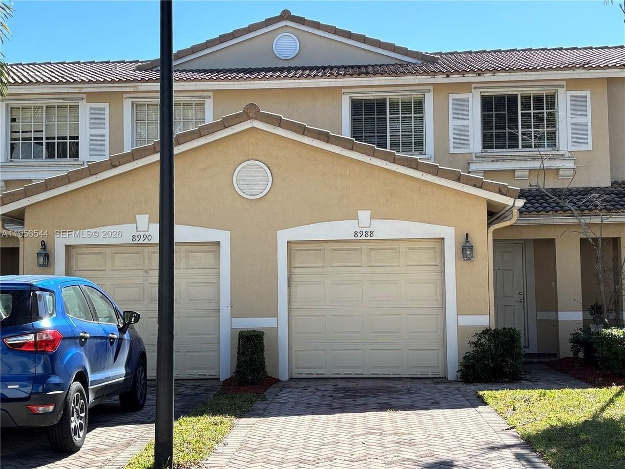 8988 Chambers St - Photo 4 of 43