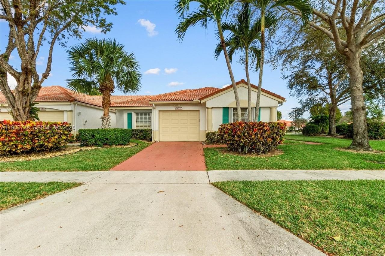 6207 Floral Lakes Dr #6207 - Photo 2 of 25