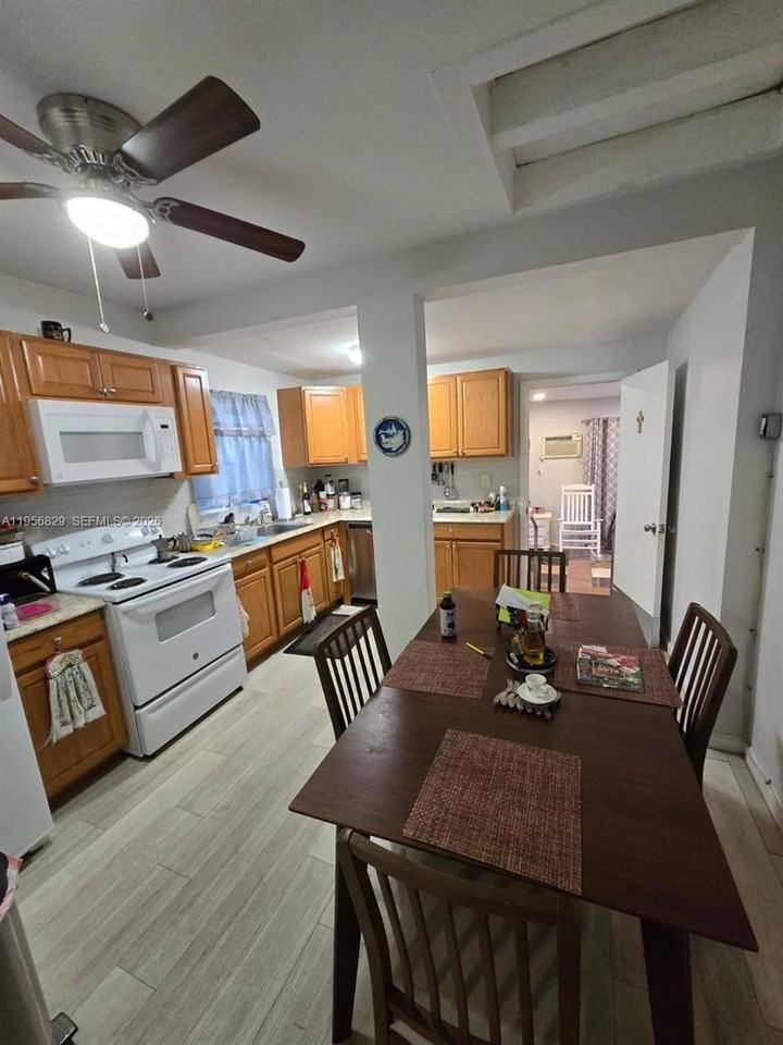 3083 Sw 17th St - Photo 6 of 19