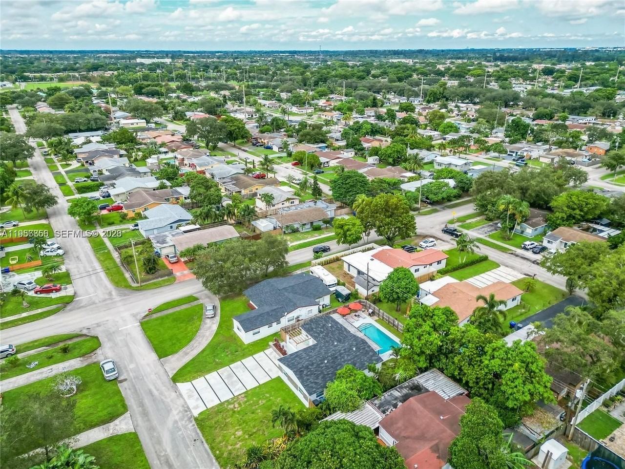 6661 Freedom St - Photo 3 of 28