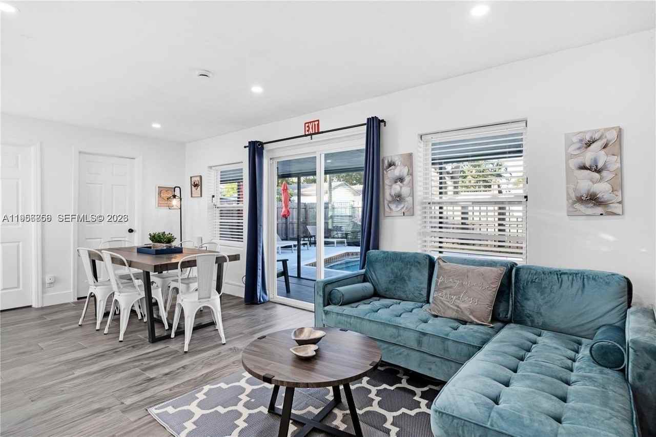 6661 Freedom St - Photo 4 of 28