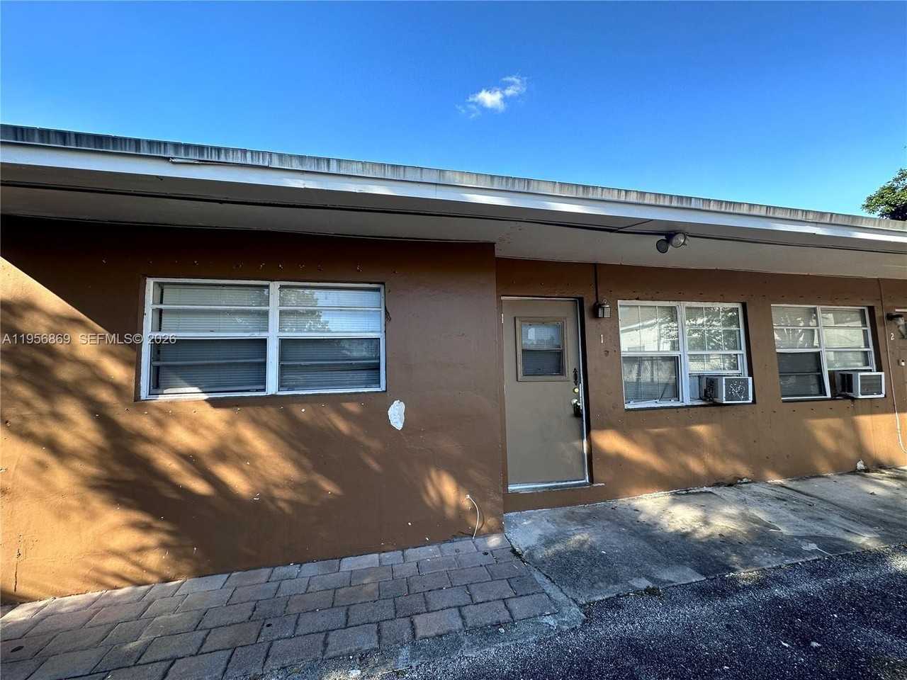 612 Nw 14th Ave #1 - Photo 2 of 15