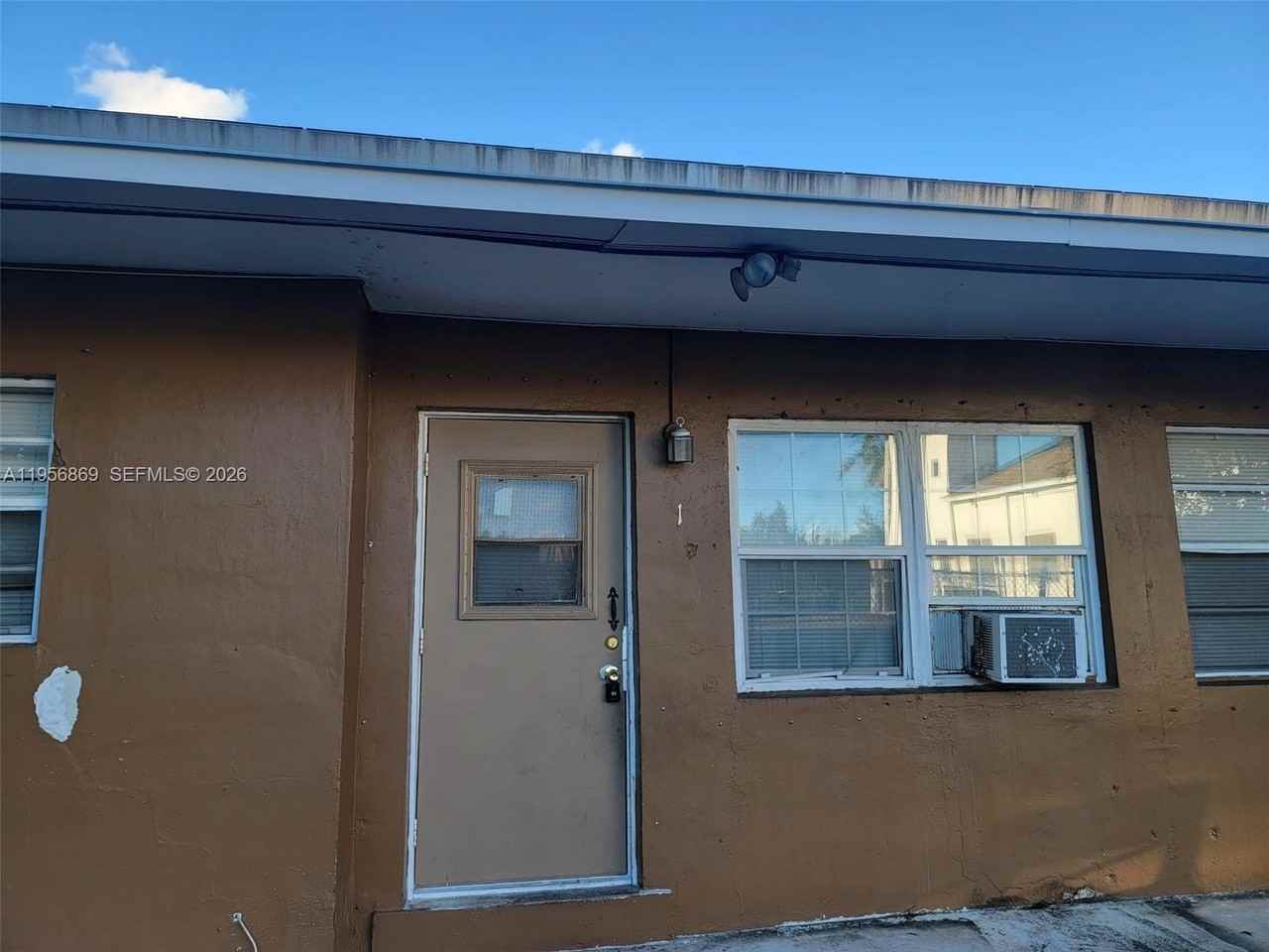 612 Nw 14th Ave #1 - Photo 3 of 15