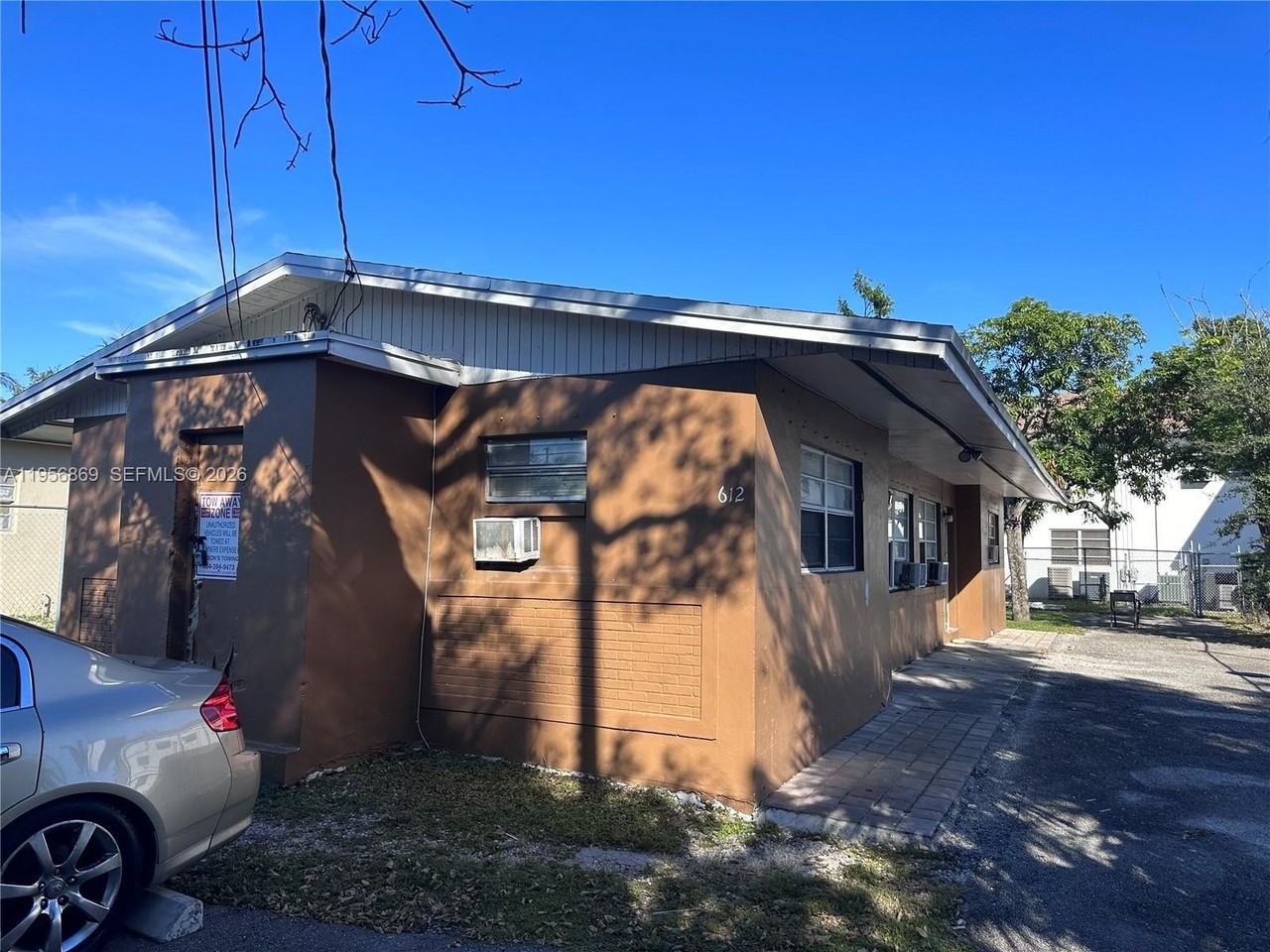 612 Nw 14th Ave #1 - Photo 4 of 15