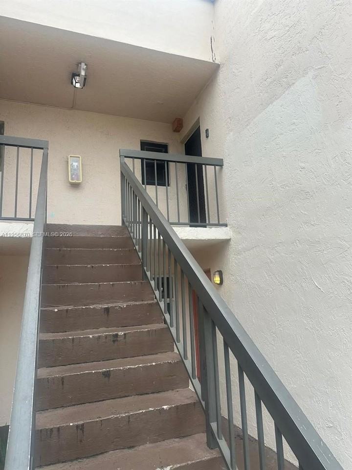 855 Ne 209th St #203-34 - Photo 3 of 18