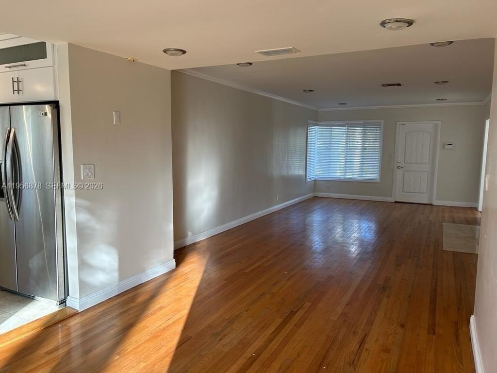 9208 Byron Ave - Photo 6 of 17