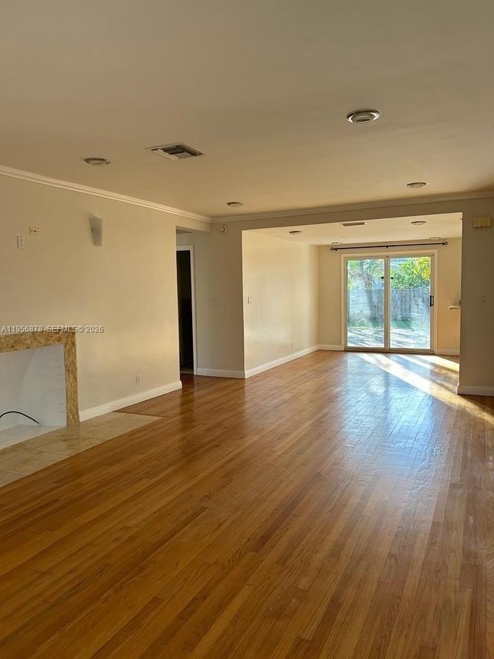 9208 Byron Ave - Photo 7 of 17