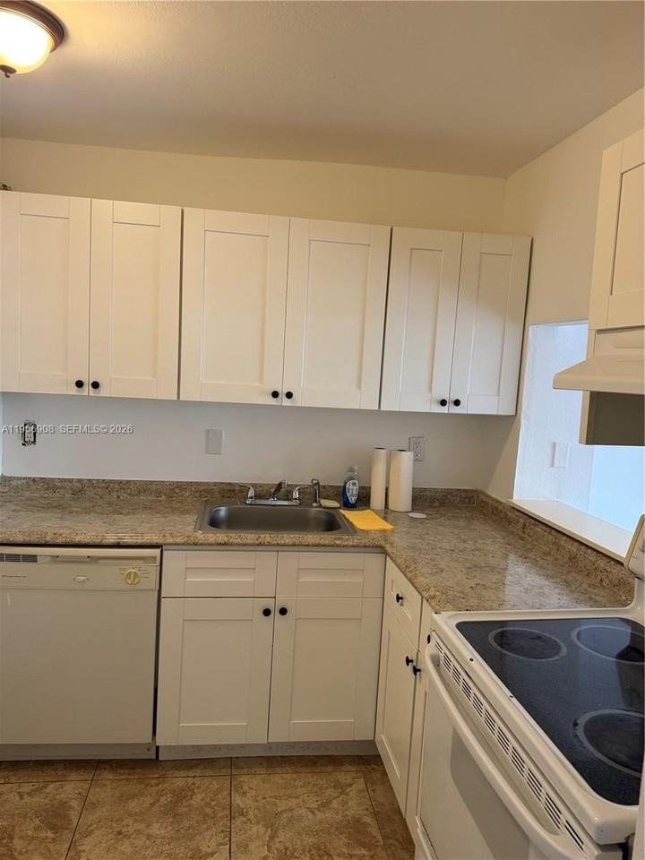 7900 Camino Cir #403 - Photo 6 of 17