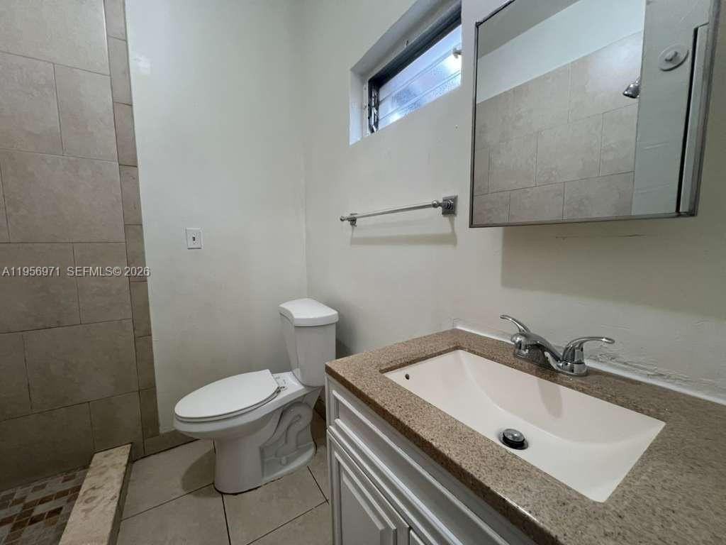 2661 Nw 33rd St - Photo 6 of 19