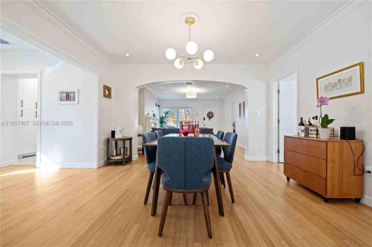 4420 Sw 14th St - Photo 4 of 21