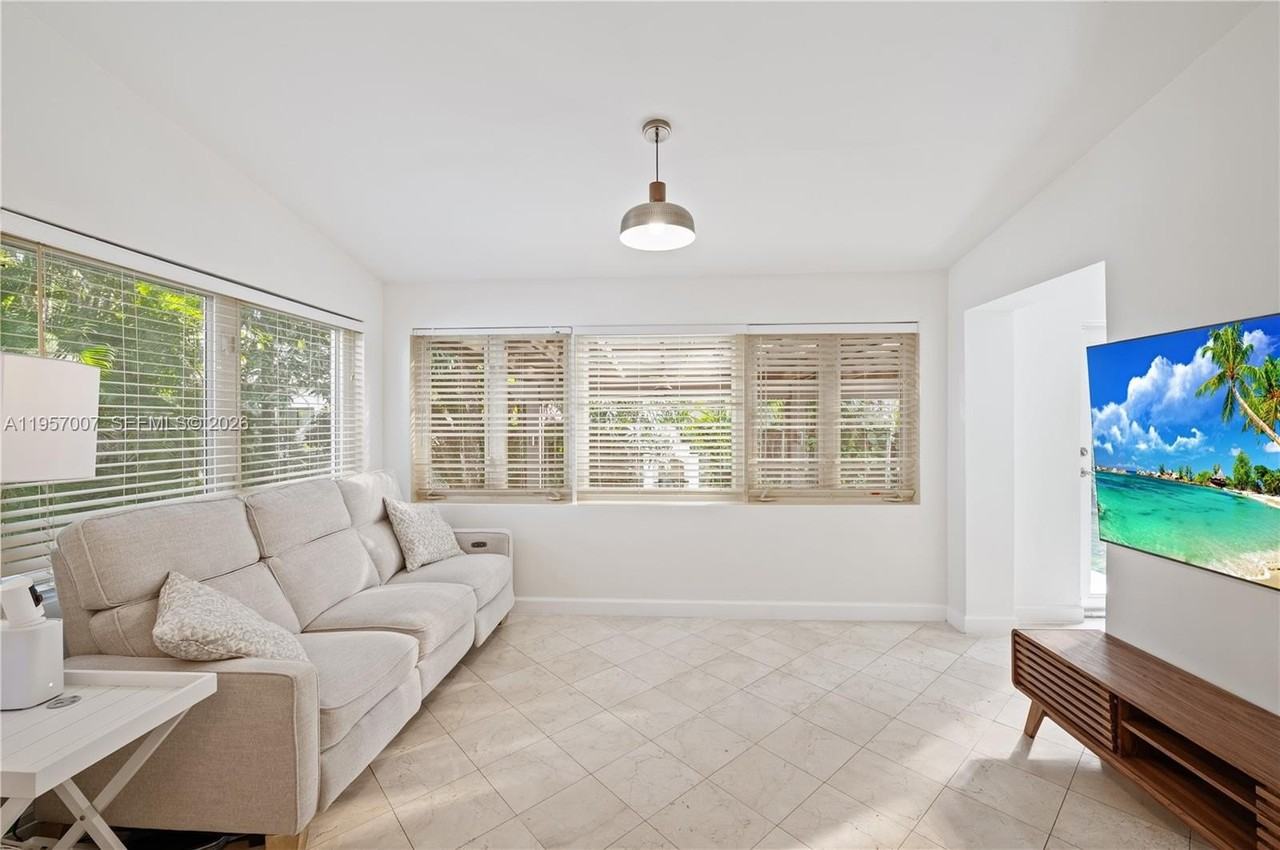 4420 Sw 14th St - Photo 5 of 21