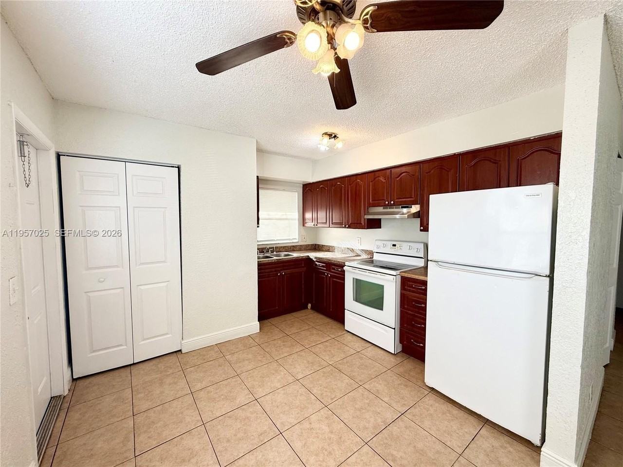 1491 Nw 20th St #1 - Photo 2 of 9