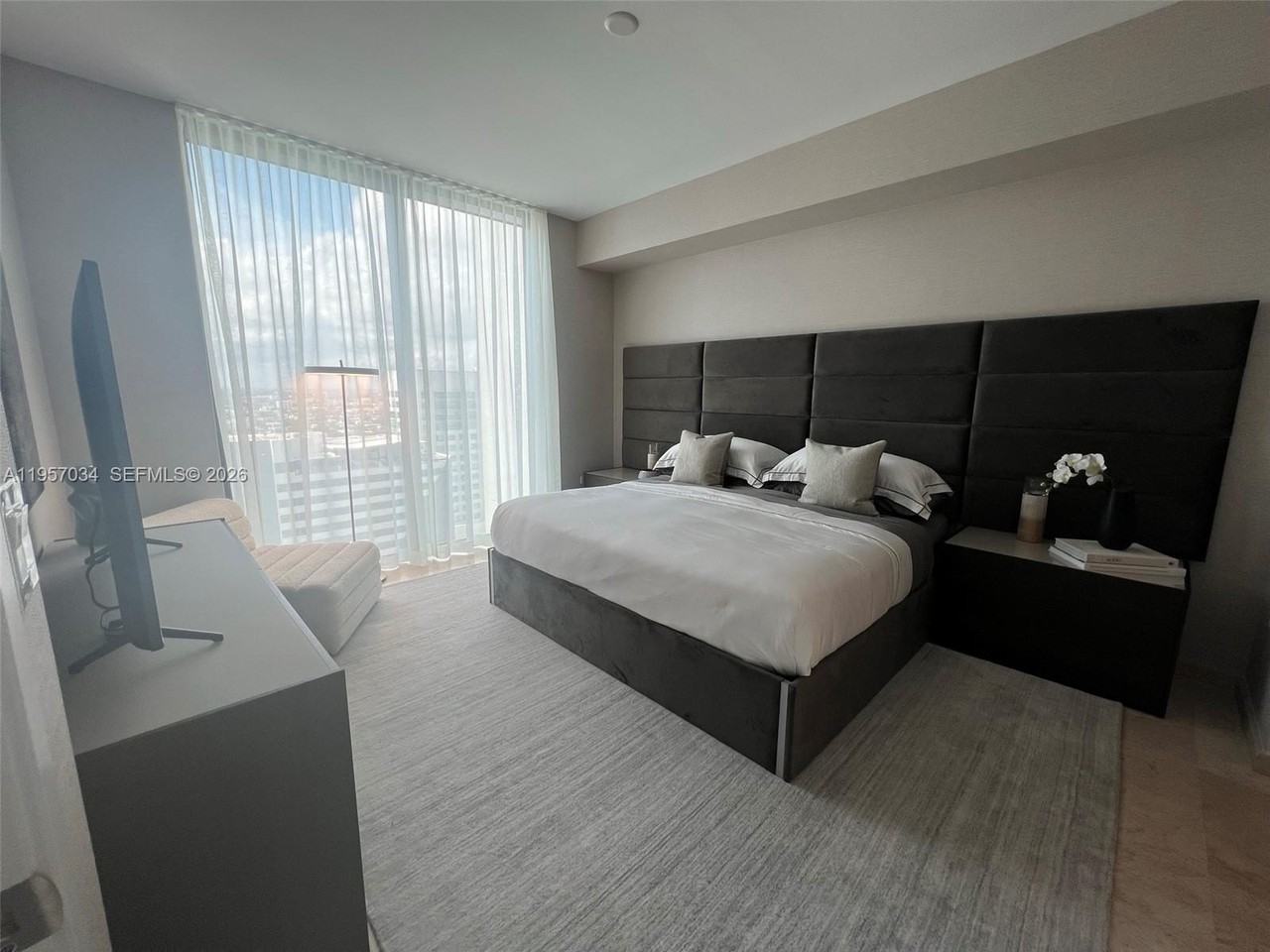 88 Sw 7th St #2404 - Photo 2 of 24