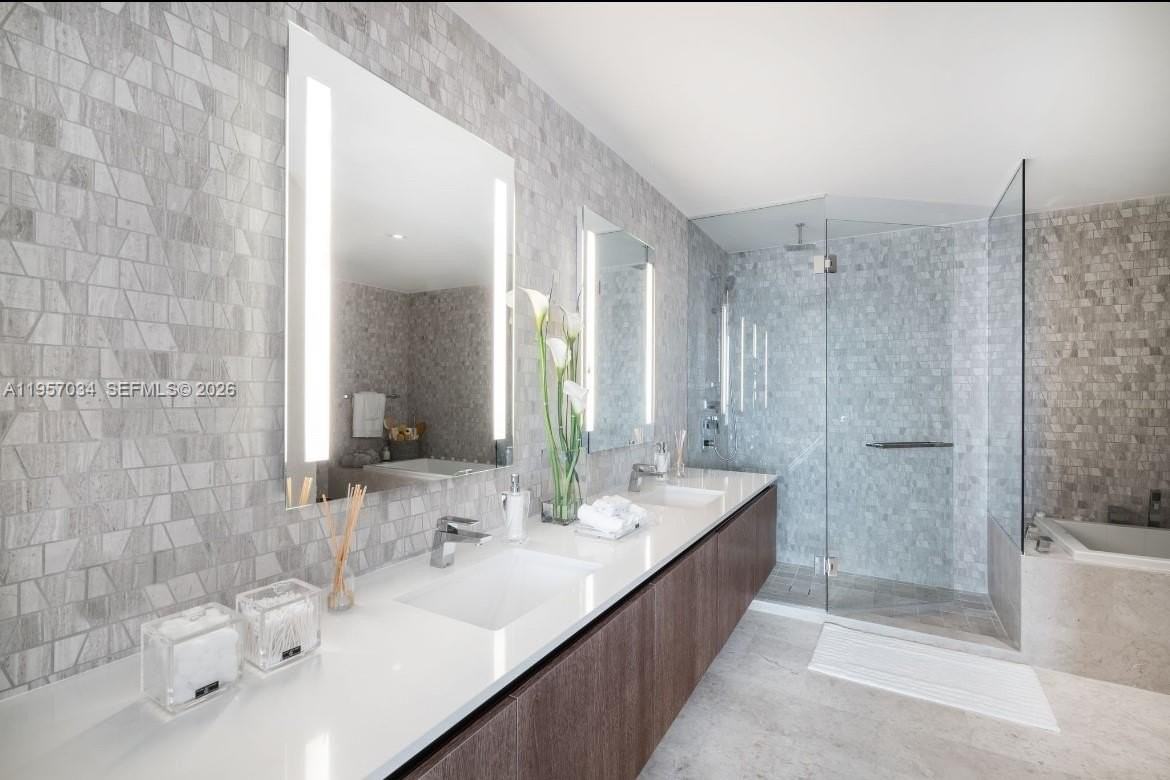 88 Sw 7th St #2404 - Photo 3 of 24