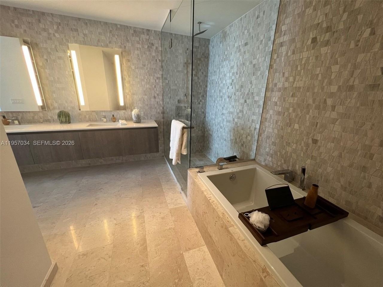 88 Sw 7th St #2404 - Photo 4 of 24