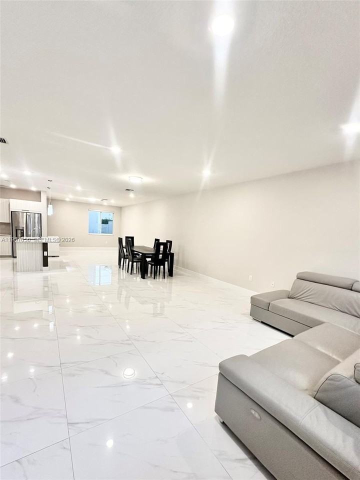 10420 Nw 67th St #10420 - Photo 6 of 50