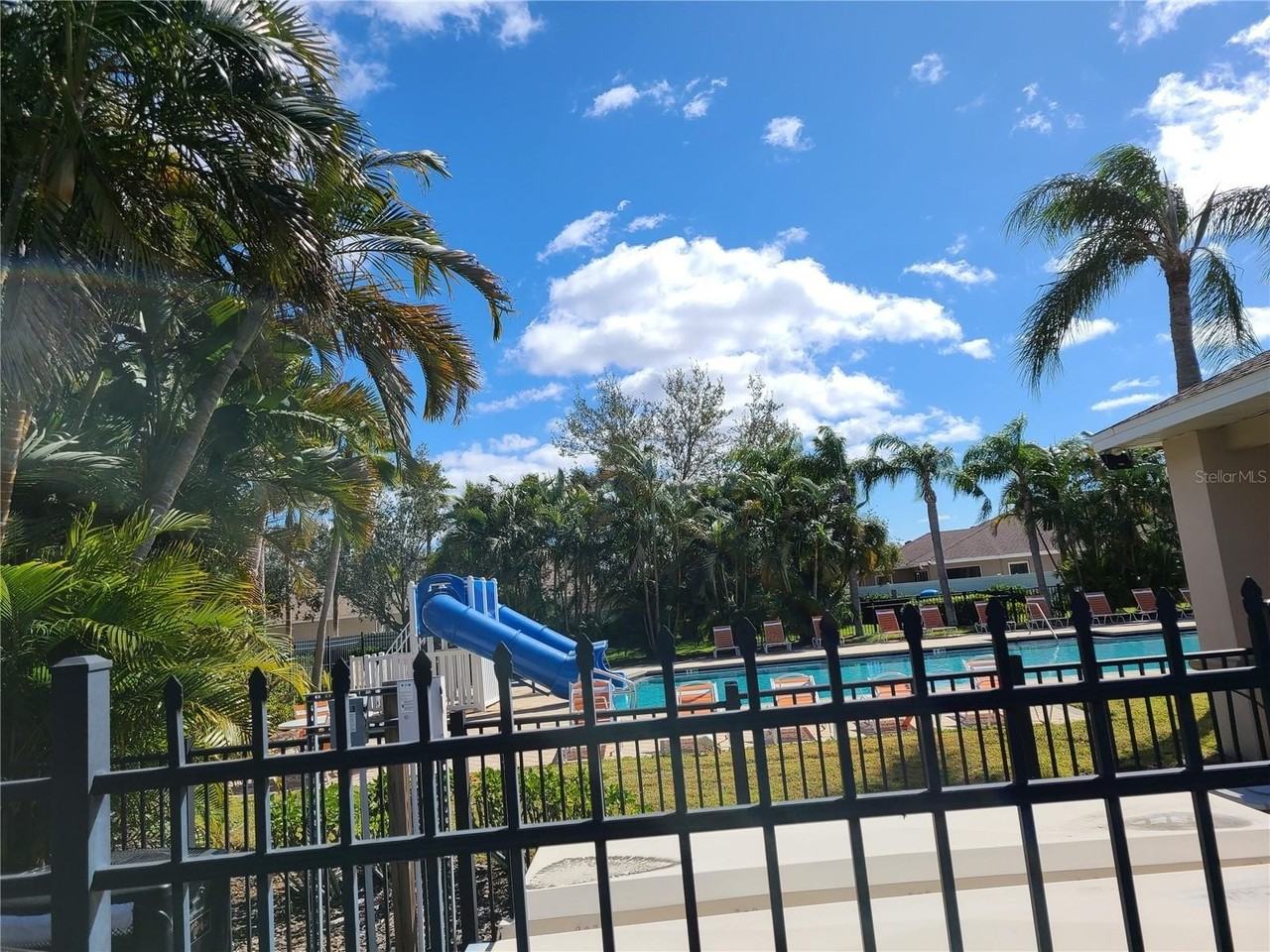 6122 39th Ct E - Photo 6 of 8