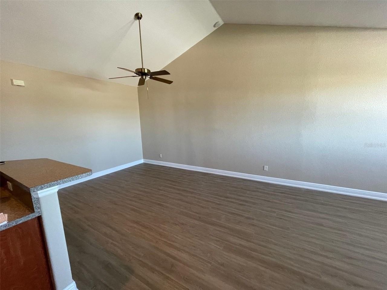 10365 Pendleton Ave - Photo 4 of 9