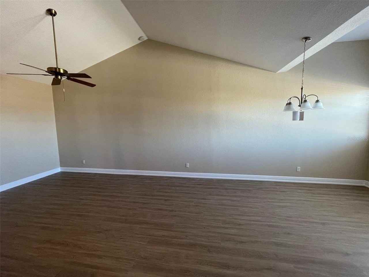 10365 Pendleton Ave - Photo 5 of 9