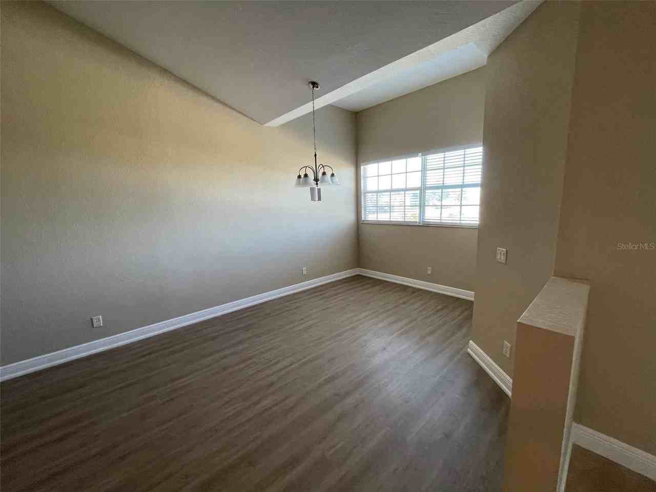 10365 Pendleton Ave - Photo 6 of 9