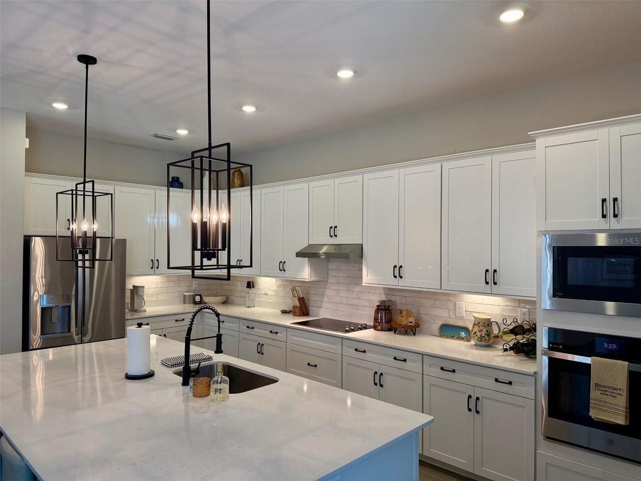 17577 Santorini Ct - Photo 4 of 50