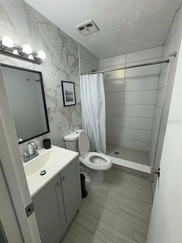 1649 W Oak Ridge Rd #1649C - Photo 4 of 8