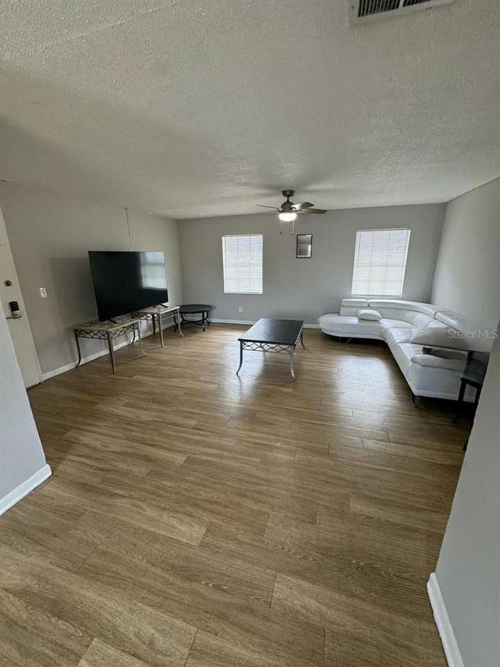 1649 W Oak Ridge Rd #1649C - Photo 6 of 8