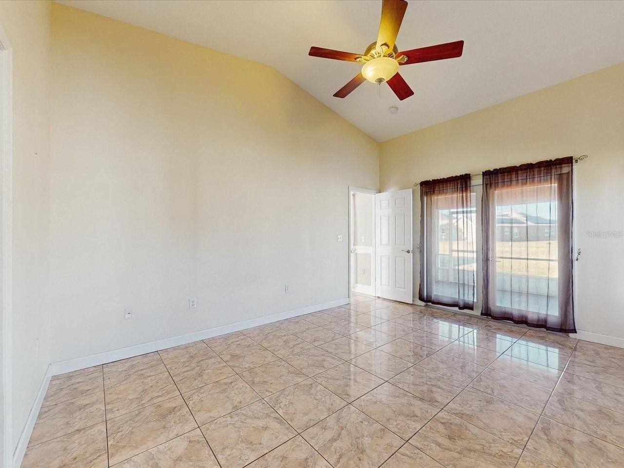 978 Alsace Dr - Photo 5 of 30