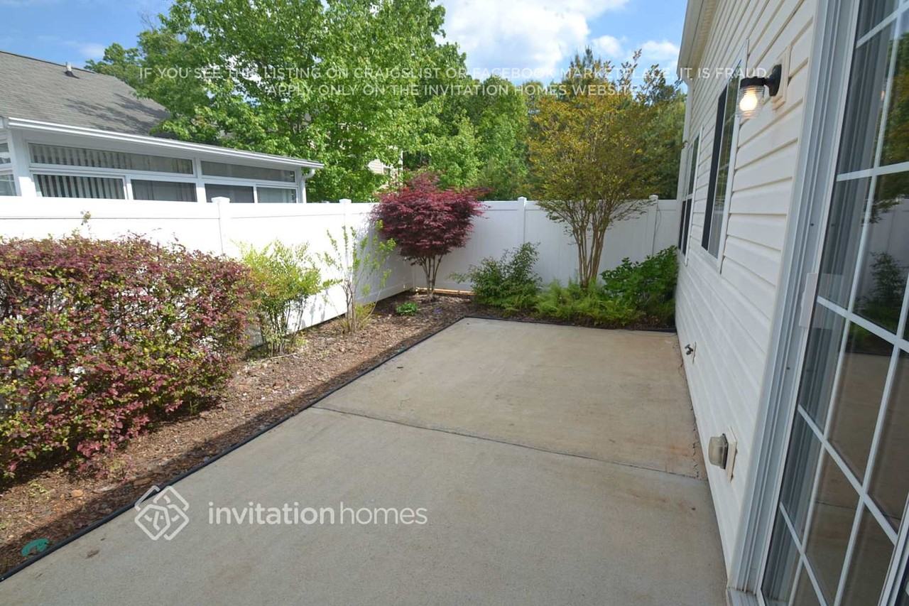 230 W Oaks Pl - Photo 2 of 4