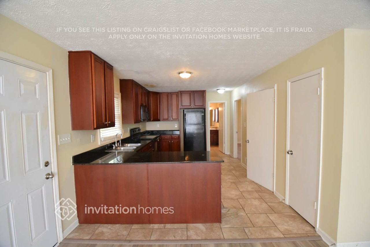 3335 Revere Cir - Photo 3 of 11