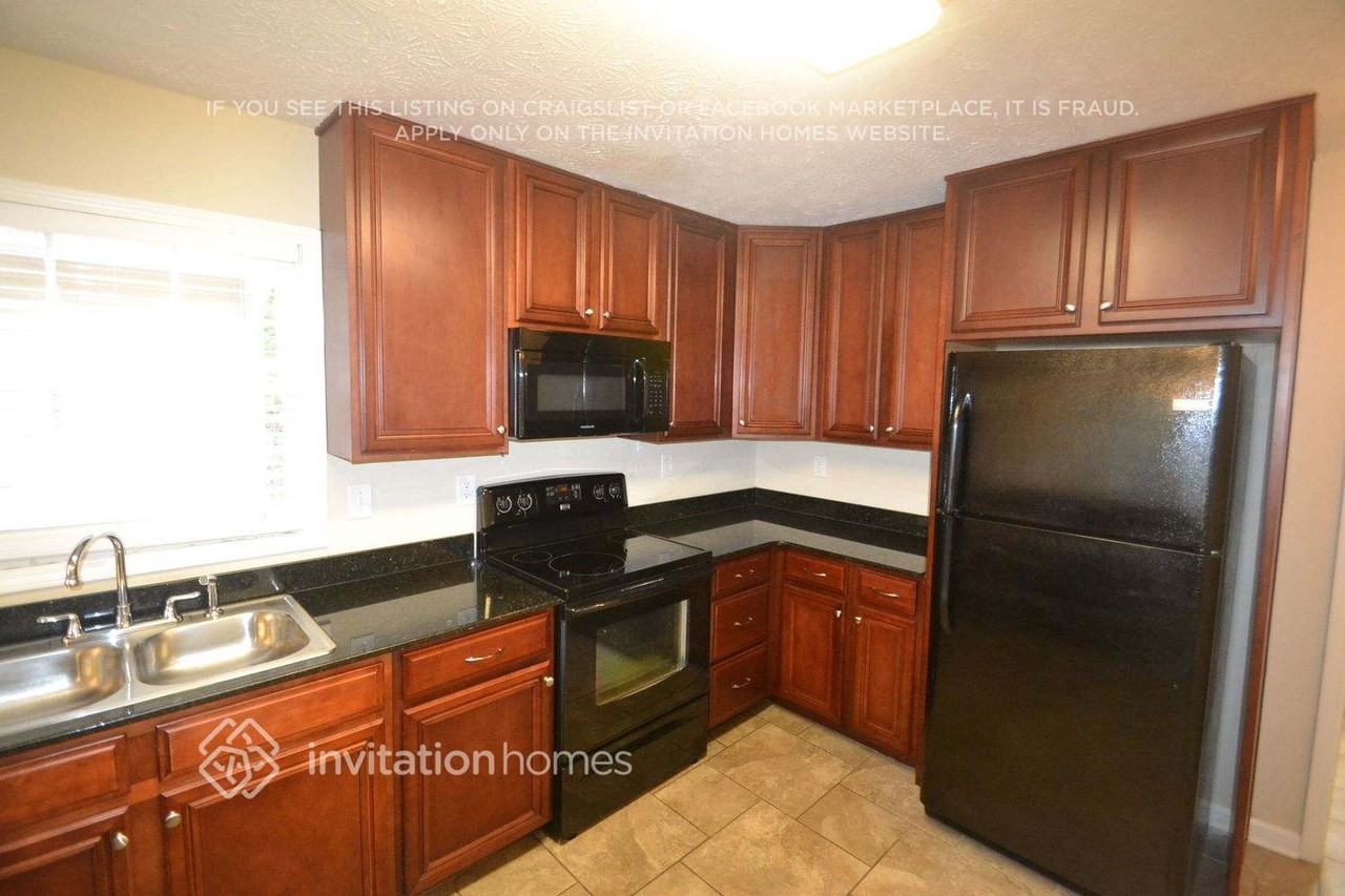 3335 Revere Cir - Photo 4 of 11