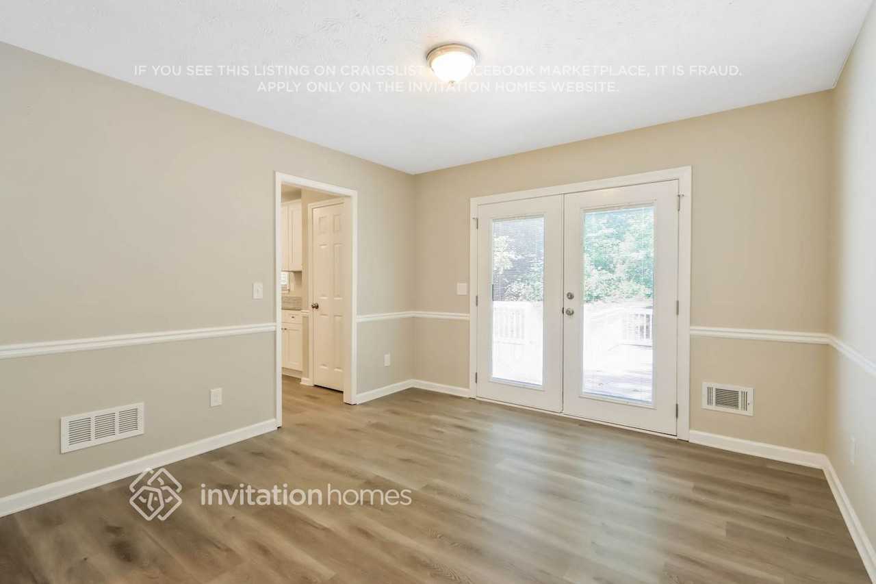 4130 Summer Wood Dr - Photo 4 of 15