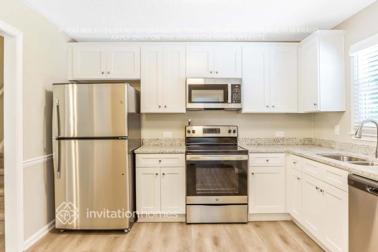 4130 Summer Wood Dr - Photo 5 of 15