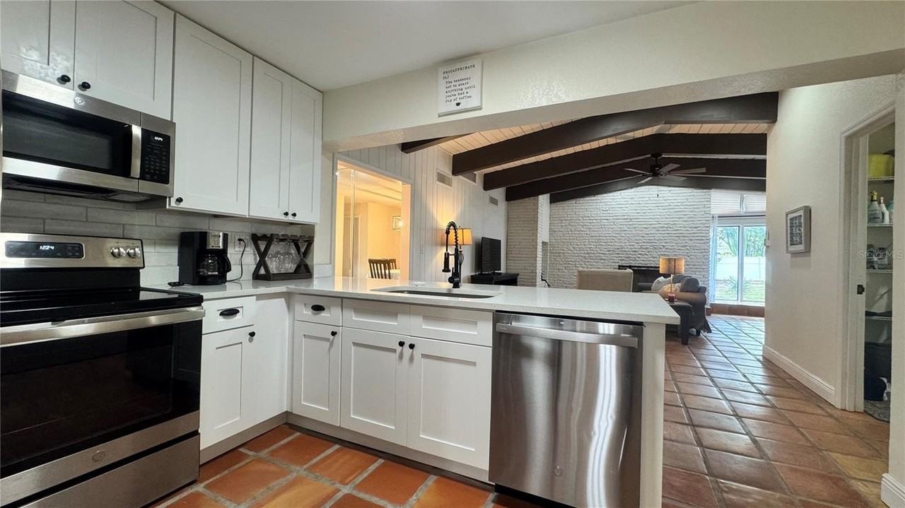 10380 Tangelo Rd - Photo 6 of 49