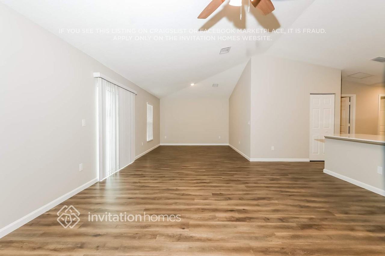 440 Se Asbury Ln - Photo 5 of 17