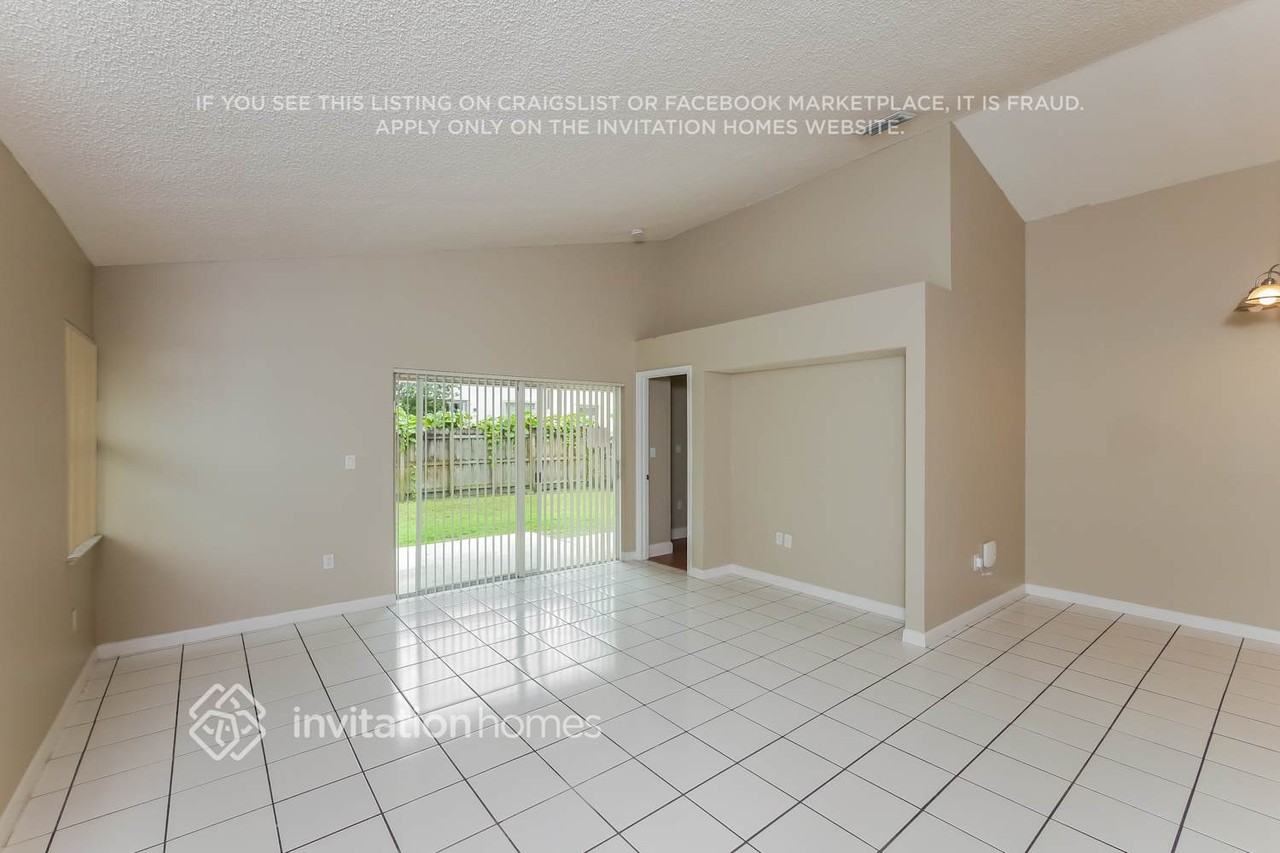 9900 Sw 59th Ct - Photo 3 of 17