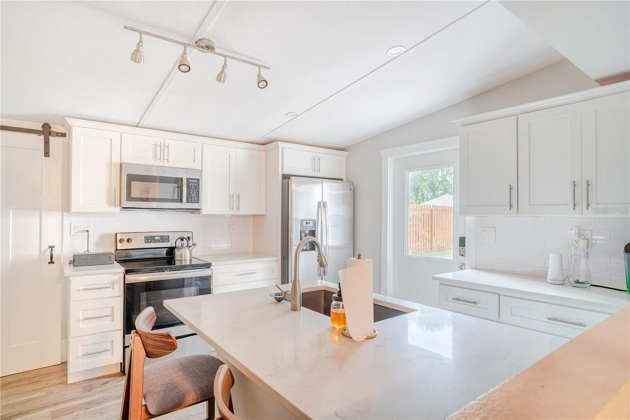 4105 W Bay Ave - Photo 3 of 12