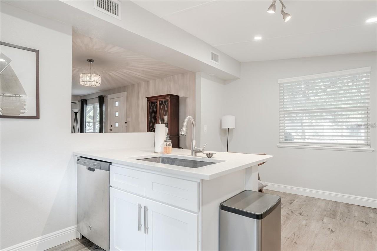 4105 W Bay Ave - Photo 4 of 12