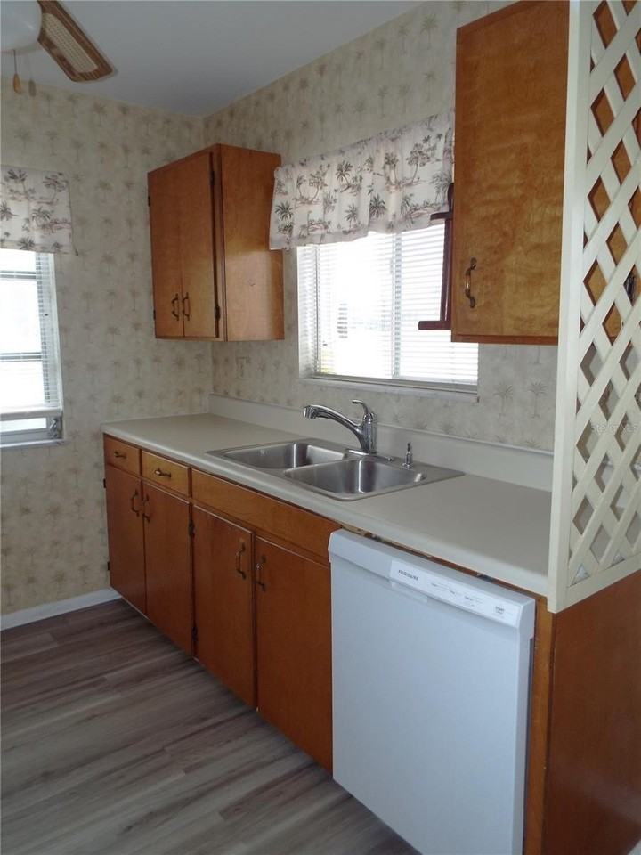 1556 Council Dr - Photo 6 of 29