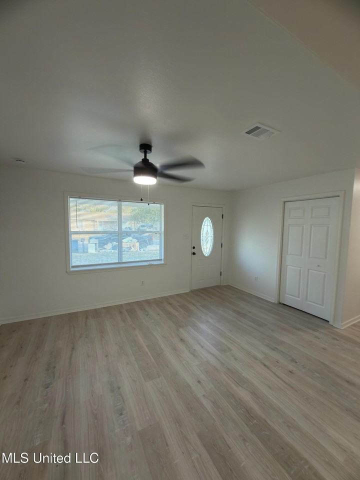 6517 Lancaster Blvd - Photo 3 of 8