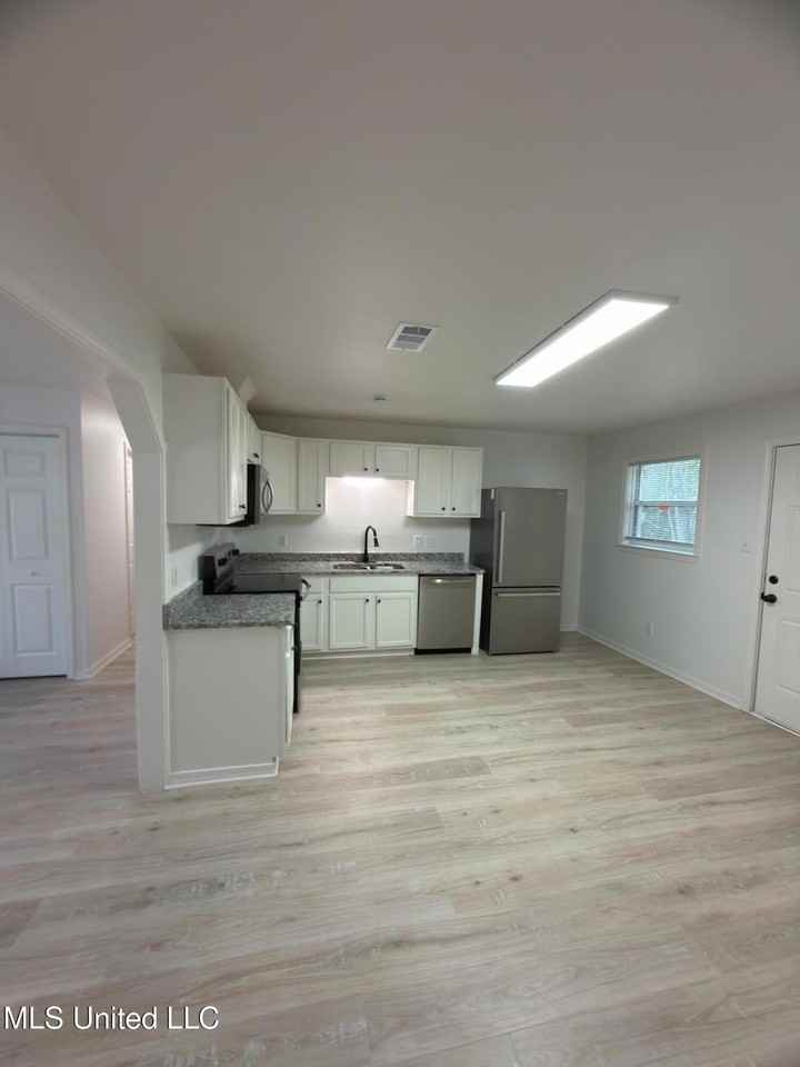 6517 Lancaster Blvd - Photo 4 of 8