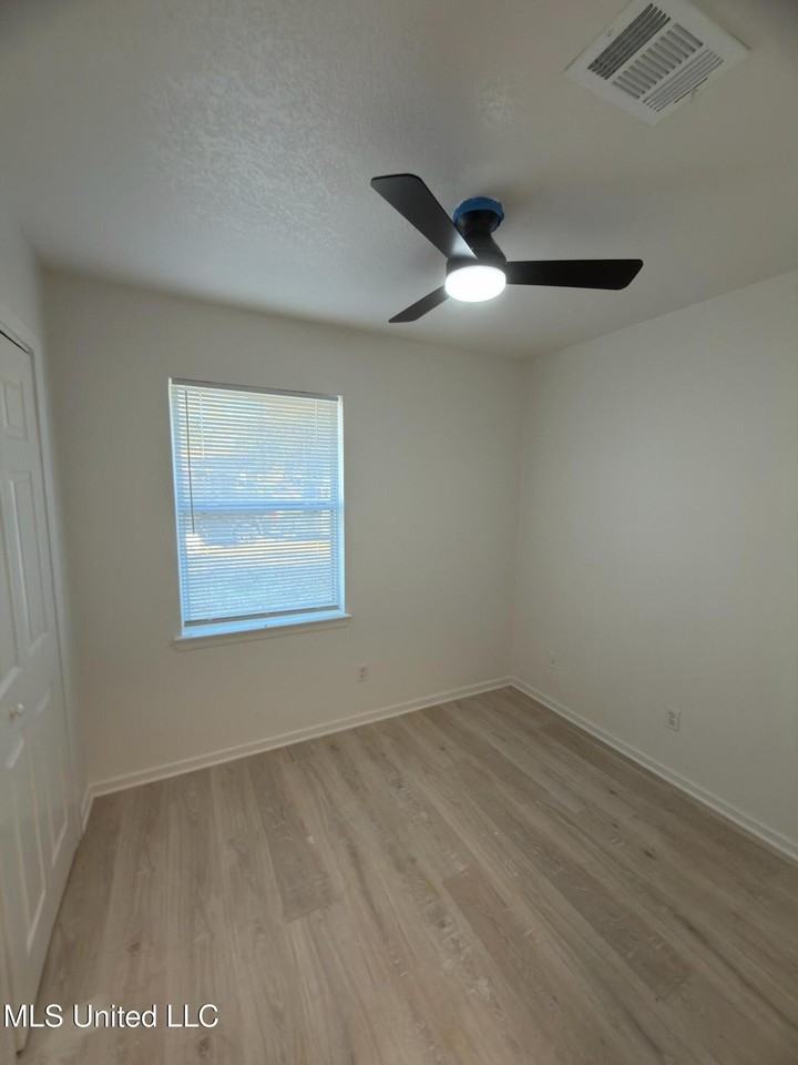 6517 Lancaster Blvd - Photo 5 of 8