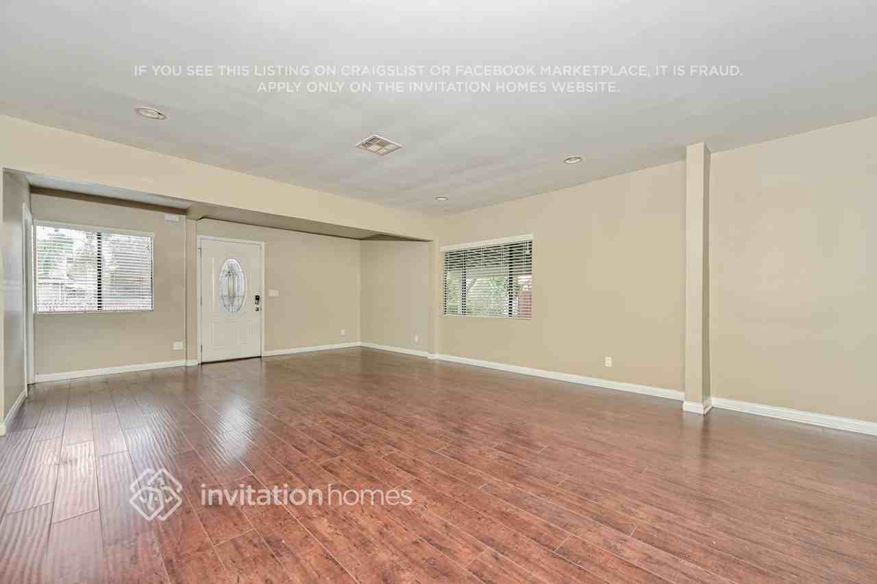 21047 Runnymede St - Photo 3 of 16