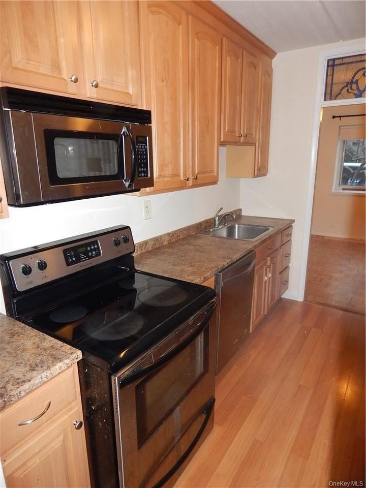 414 Benedict Ave Apt 1d #1D - Photo 5 of 31