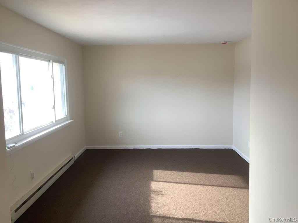 253 Hampton Ave - Photo 3 of 4